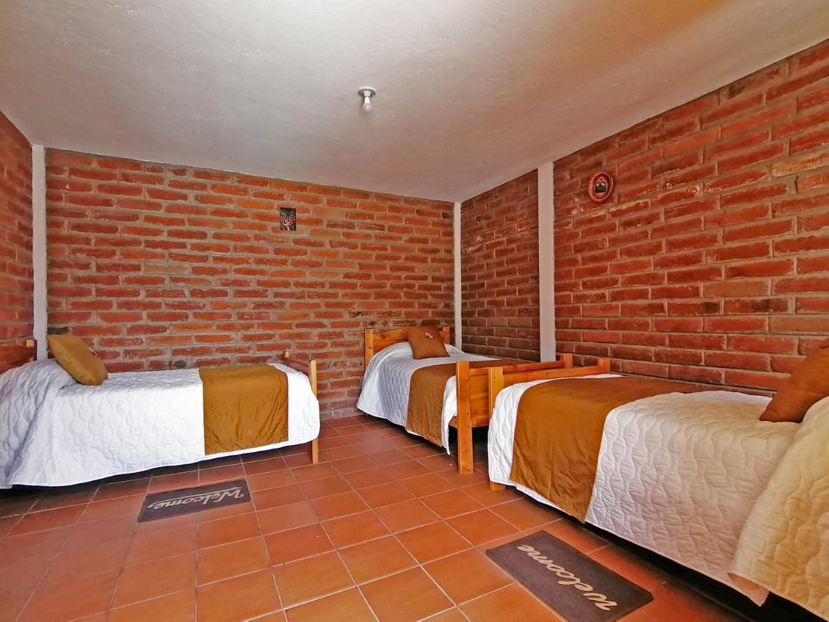 Lagoon Hotel Chugchilán 外观 照片