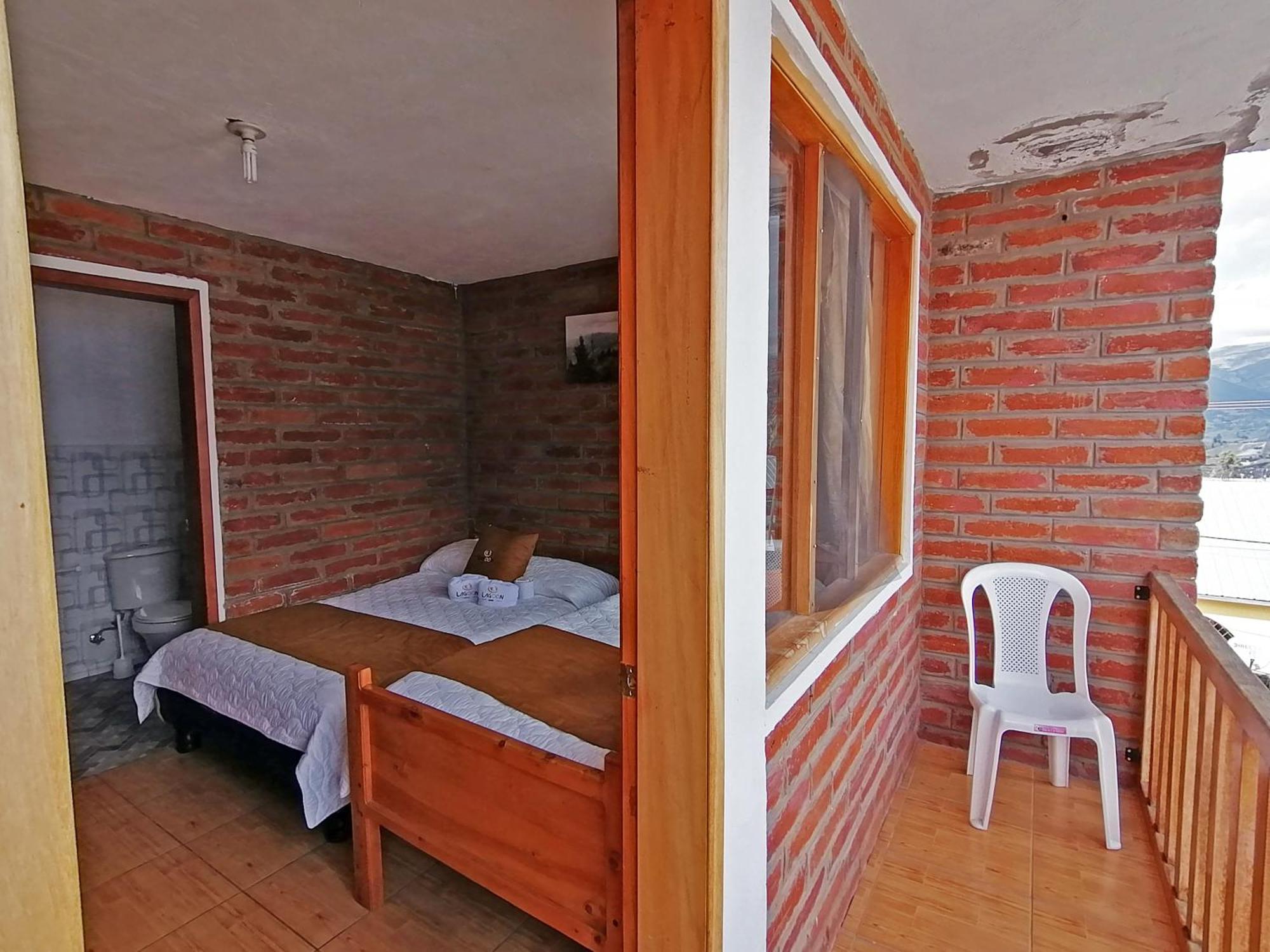 Lagoon Hotel Chugchilán 外观 照片