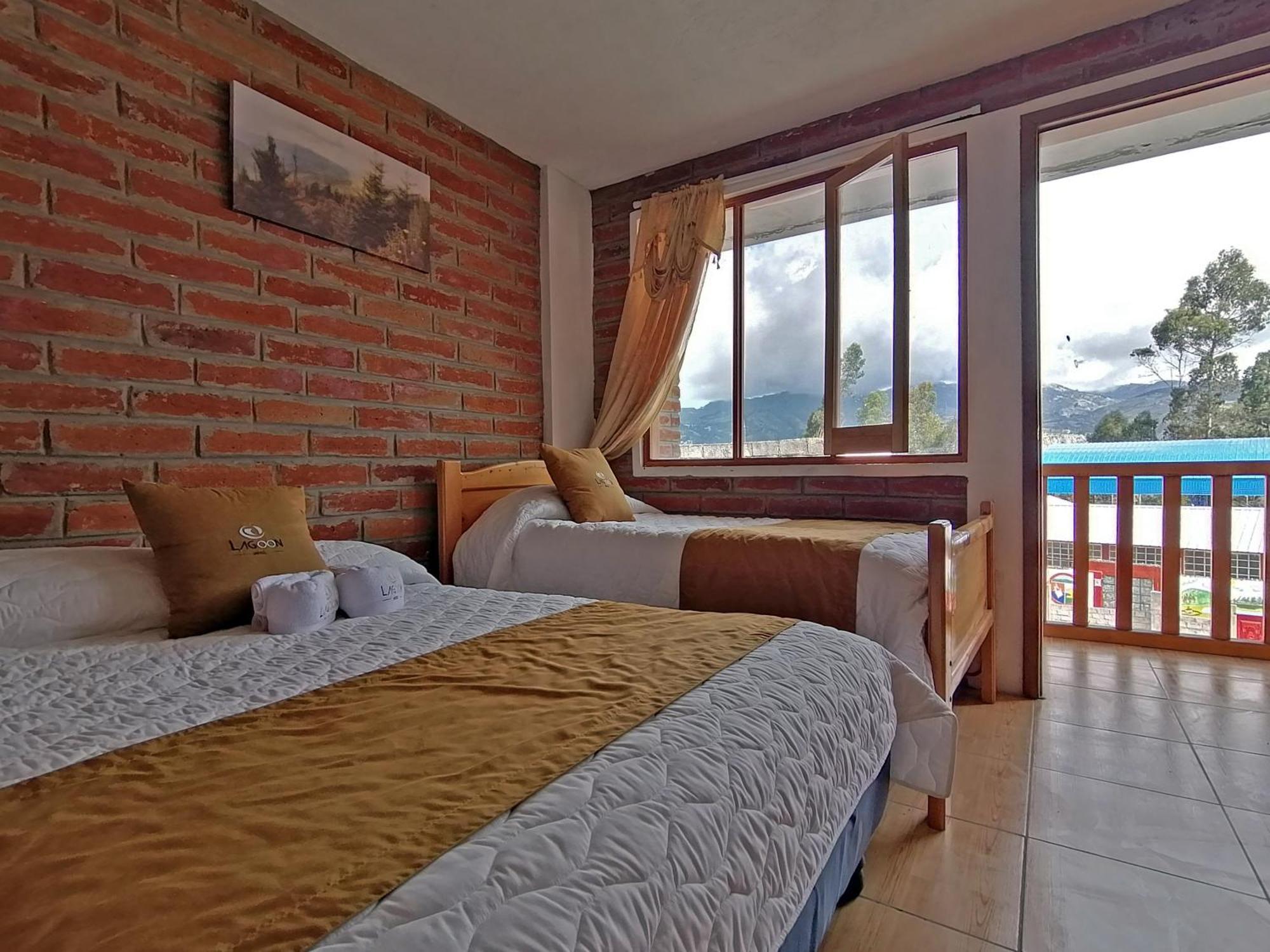 Lagoon Hotel Chugchilán 外观 照片