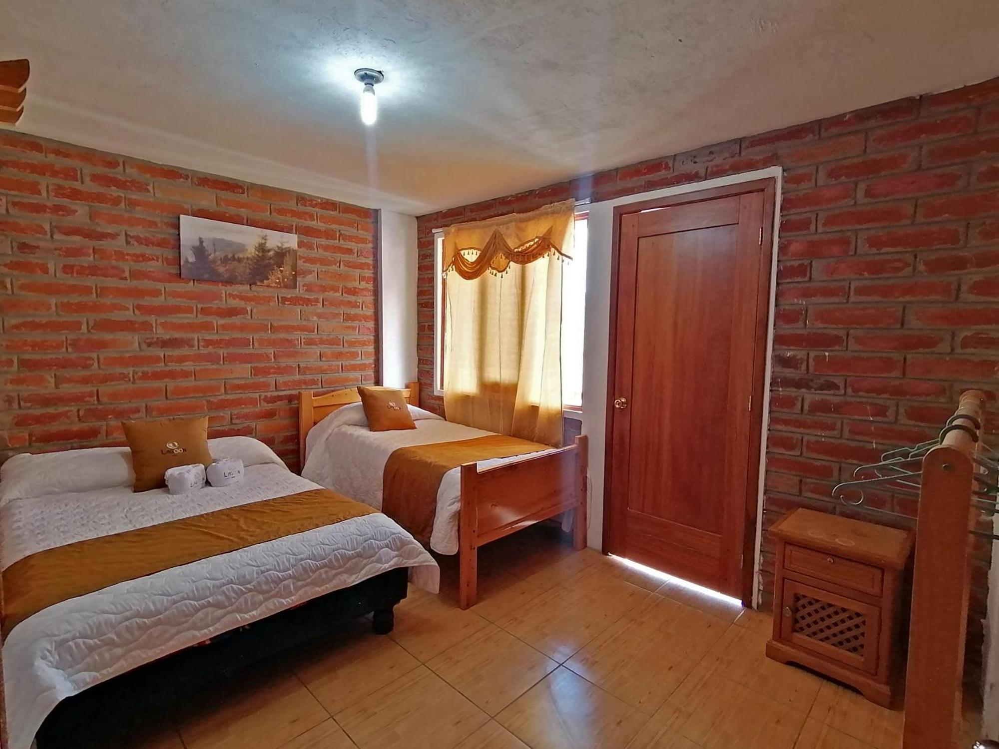 Lagoon Hotel Chugchilán 外观 照片