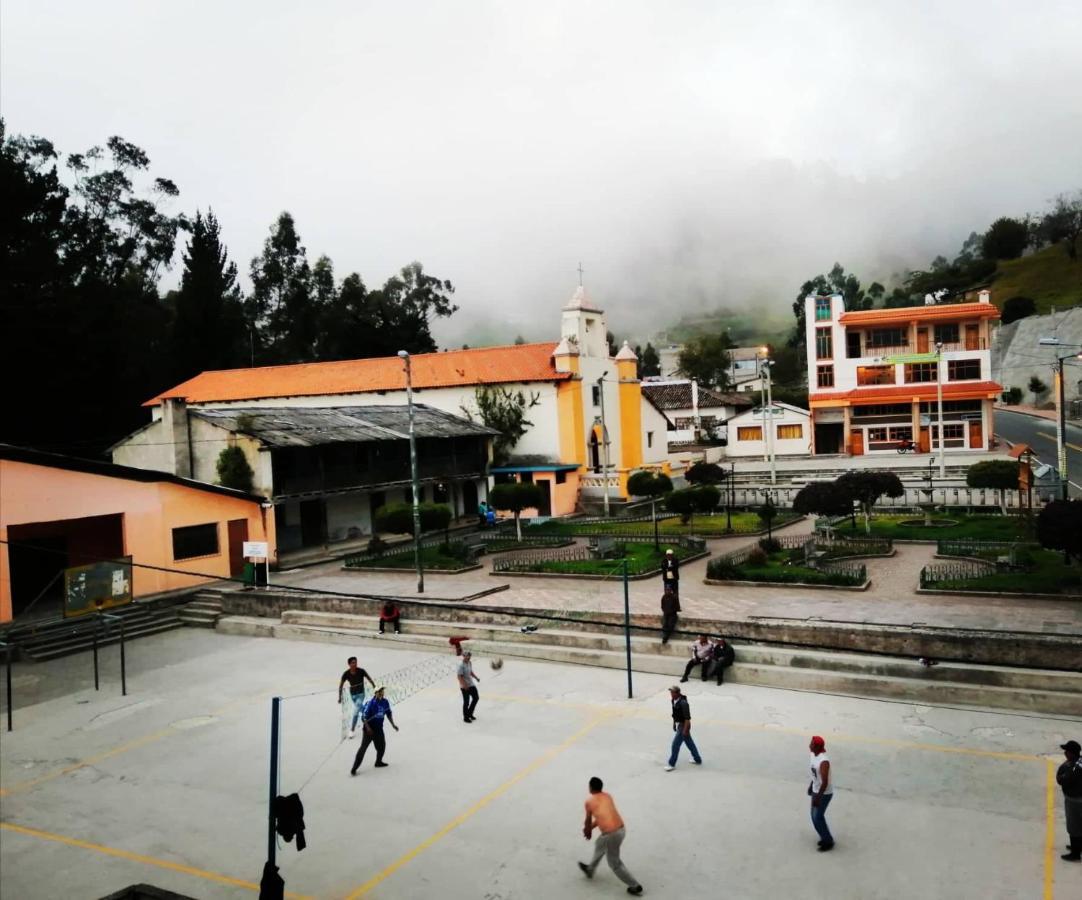 Lagoon Hotel Chugchilán 外观 照片